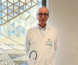 Archivo - El doctor Luis Manuel Entrenas, jefe de servicio de Neumología del Hospital Quirónsalud Córdoba.