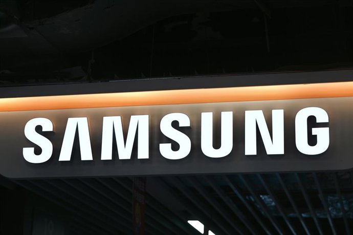 Archivo - May 9, 2026, Shenzhen, Guangdong, China: A general view showing the Samsung logo in Shenzhen, China, May 9, 2026. NEXPHER/Kobe Li