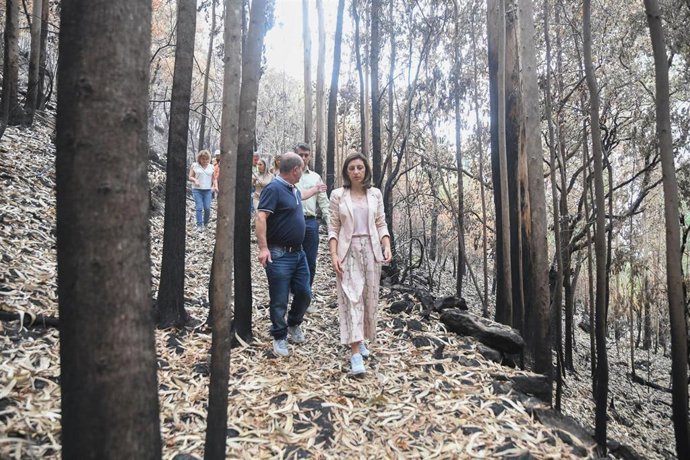 La conselleira de Medio Ambiente, Ángeles Vázquez, visita en Padrón zonas donde actúa Aguas de Galicia para acometer actuaciones de conservanción fluvial para evitar el arrastre de cenizas tras los incendios