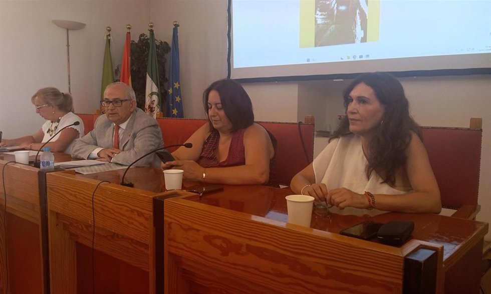 Manuel Parras (2i), en el pleno del CES de la provincia de Jaén.