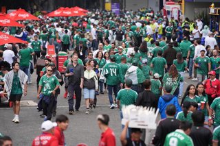 30 June 2026, Mexico, Mexico City: Supporters of Mexico national team arrive outside Mexico City Stadium ahead of the 2026 FIFA World Cup round of 32 soccer match between Mexico and Ecuador. Photo: Ian Robles/eyepix via ZUMA Press Wire/dpa