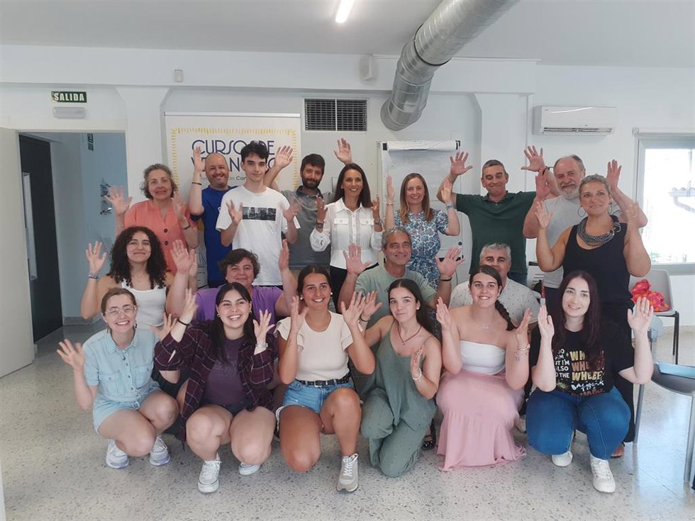 Alumnos del curso de iniciación a la lengua de signos española