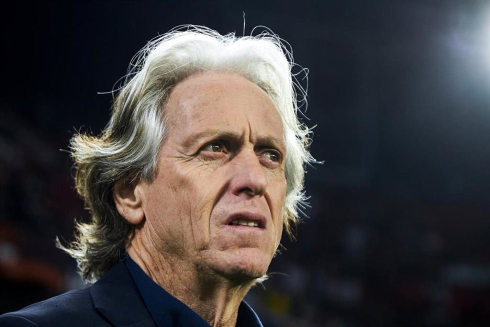 Archivo - El entrenador portugués Jorge Jesus como técnico del Fenerbahçe turco contra el Sevilla FC en el partido de Liga Europa.