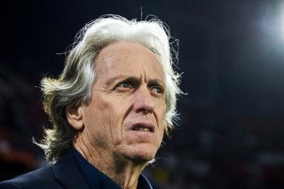 Archivo - Jorge Jesus, head coach of Fenerbahce, looks on during the UEFA Europa League round of 16 leg one match between Sevilla FC and Fenerbahce at Estadio Ramon Sanchez Pizjuan on March 9, 2022 in Sevilla, Spain.