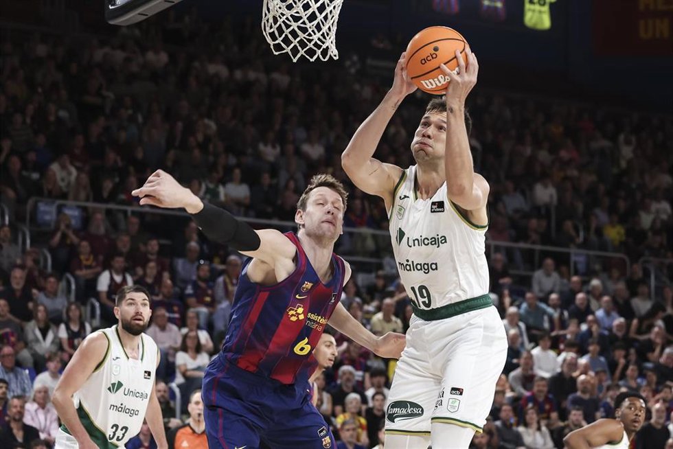 Archivo - Emir Sulejmanovic en acción en un Barça-Unicaja en el Palau Blaugrana