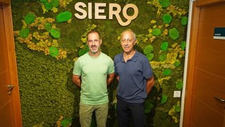 El alcalde de Siero, Ángel García, y el concejal de Deporte, Salud y Protección contra Incendios, Jesús Abad.