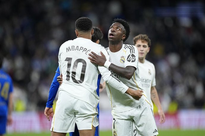 Archivo - Kylian Mbappé y Vinícius Junior