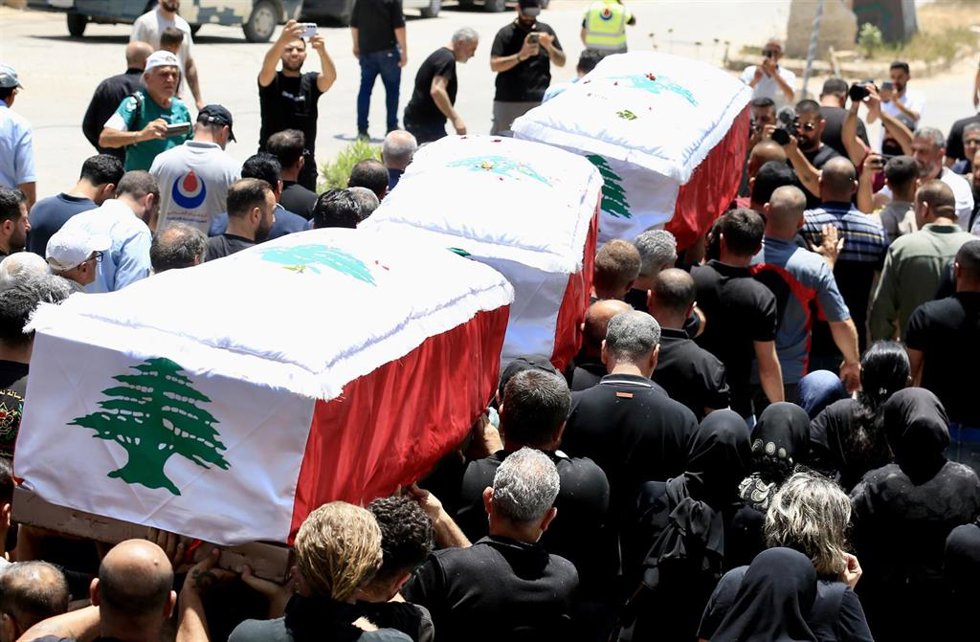 Funertal multitudinario de víctimas libaneses de los ataques de Israel.