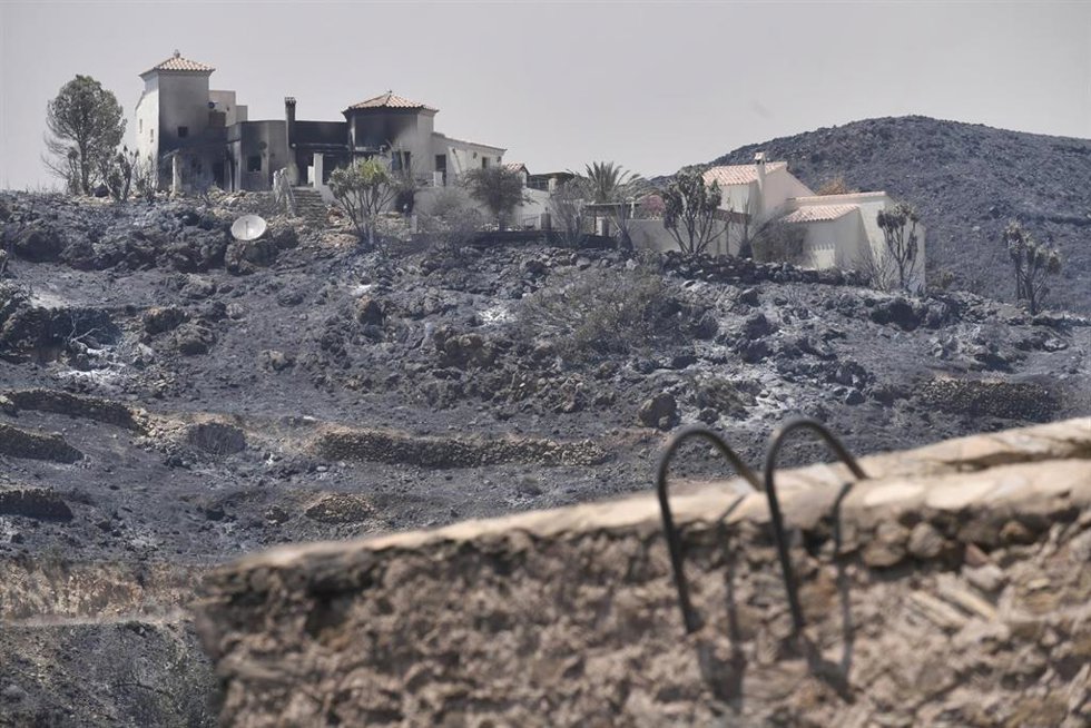 Una casa calcinada, en el incendio forestal, a 10 de julio de 2026, en Los Gallardos, Almería, Andalucía (España).  