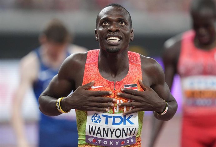 Archivo - Emmanuel Wanyonyi, después de una carrera.