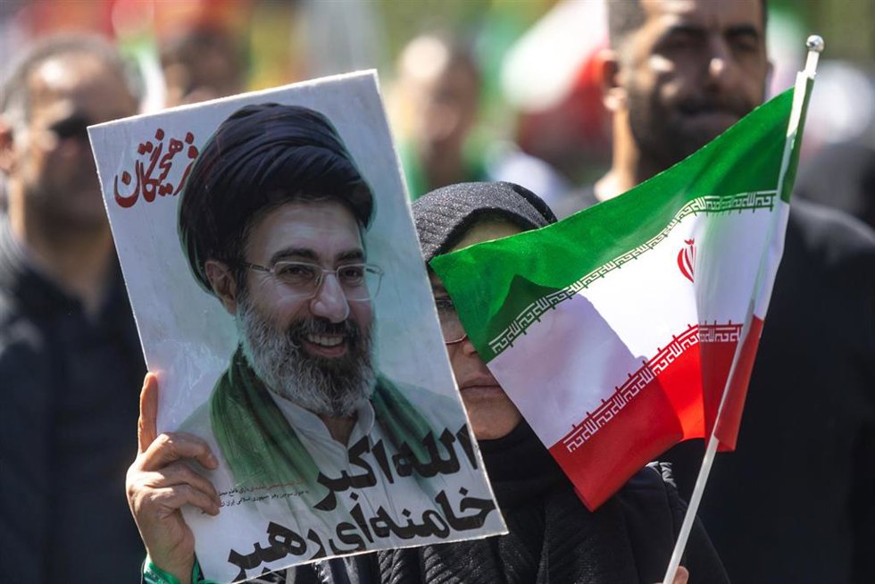 Archivo - Una concetración en Teherán en apoyo del líder supremo de Irán, el ayatolá Mojtaba Jamenei.