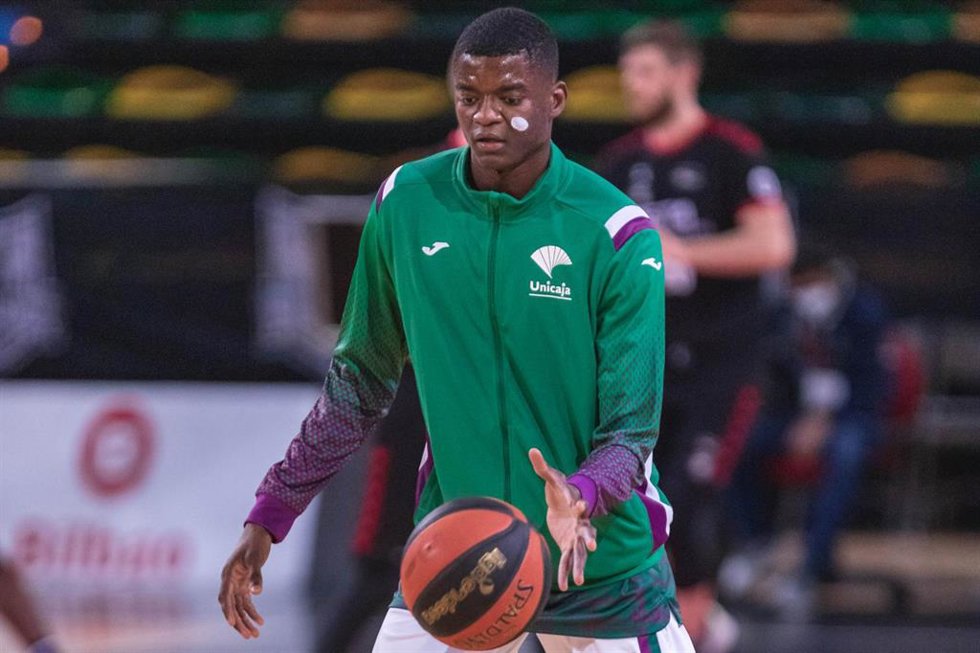 Yannick Nzosa, durante un calentamiento.