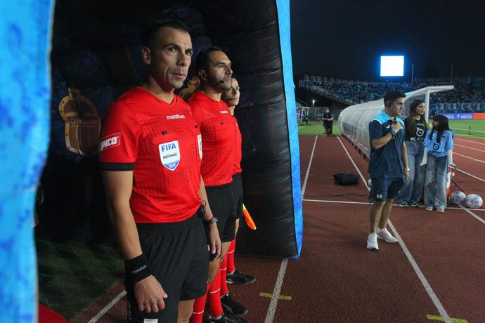 Futbol, O’Higgins vs Audax Italiano Fecha 8, Liga de primera 2026  El arbitro Juan Lara es fotografiado durante el partido de la liga de primera entre O’Higgins contra Audax Italiano disputado en el Estadio Codelco El Teniente de Rancagua,