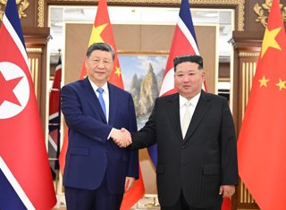 Archivo - PYONGYANG, June 8, 2026  -- Xi Jinping, general secretary of the Communist Party of China Central Committee and Chinese president, holds talks with Kim Jong Un, general secretary of the Workers' Party of Korea and president of the State Affairs 