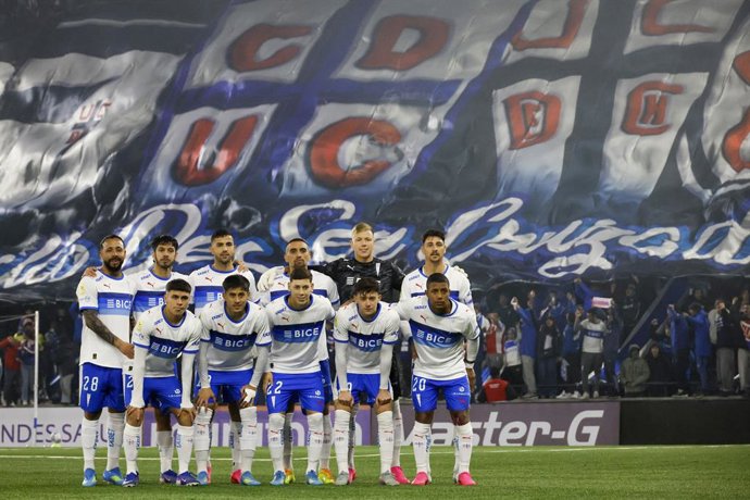 Futbol, Universidad Catolica vs Deportes Copiapo. Fecha 5, Copa Chile 2026. El equipo de Universidad Catolica es fotografiado durante el partido de la Copa Chile contra Deportes Copiapo disputado en el Claro Arena de Santiago, Chile. 04/07/2026 Andres