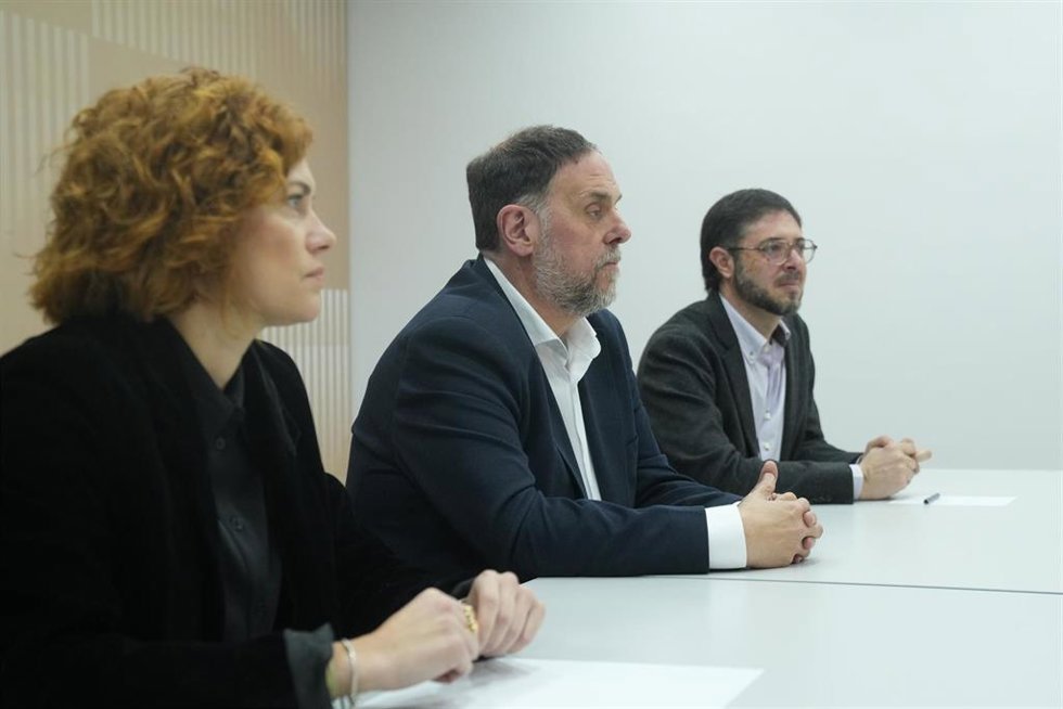 Archivo - El líder de ERC, Oriol Junqueras (c), durante una reunión de las direcciones de ERC y EH Bildu, en la sede de ERC, a 10 de marzo de 2026, en Barcelona, Catalunya (España).