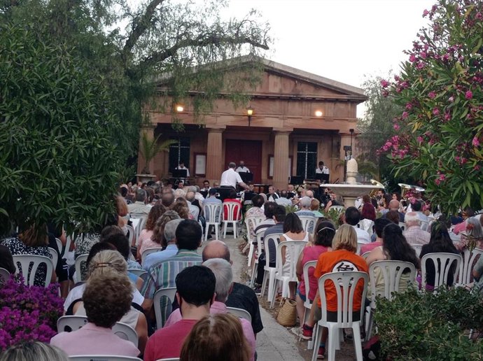 Archivo - La Banda Municipal de Música en el Cementerio Inglés en una imagne de archivo. 