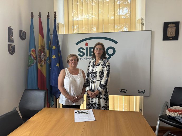 Rueda de prensa de las concejalas de Festejos, Mercados y Bienestar Animal, Ana Nosti, y de Comercio y Hostelería, Movilidad y Transporte Público, Patricia Antuña, para presentar el programa de las fiestas de El Carmín 2026.