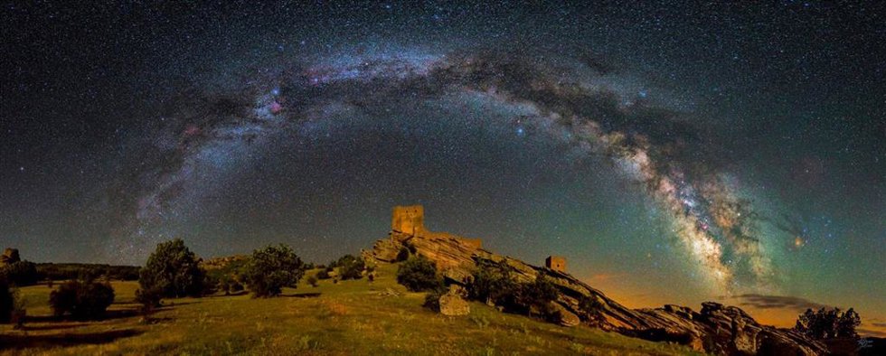 Vía láctea sobre el castillo de Zafra.