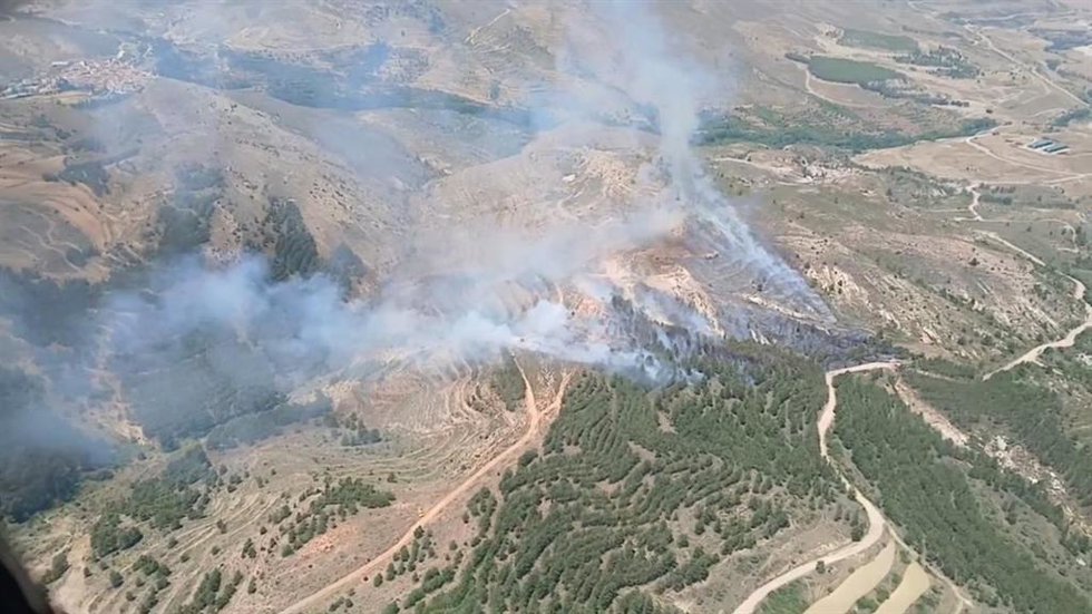 Imagen aérea del incendio forestal de Cañizar del Olivar tomada este sábado por INFOAR.