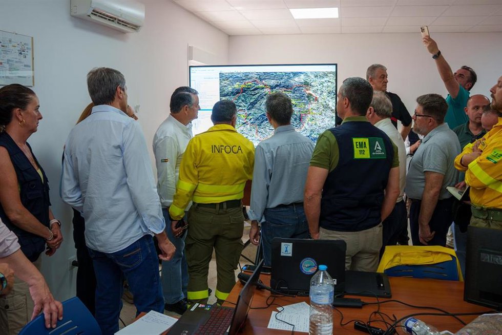 Imagen del Puesto de Mando Avanzado establecido en Turre (Almería) por el incendio de Los Gallardos. A 11 de julio de 2026 en Almería (Andalucía, España).  Visita al Puesto de Mando Avanzado del incendio de Los Gallardos (Almería) del ministro de Presiden