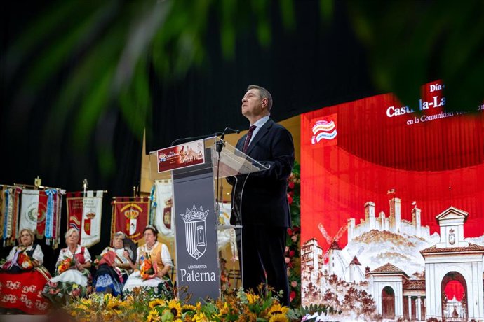El presidente de Castilla-La Mancha, Emiliano García-Page, durante la celebración del acto de C-LM en Paterna.