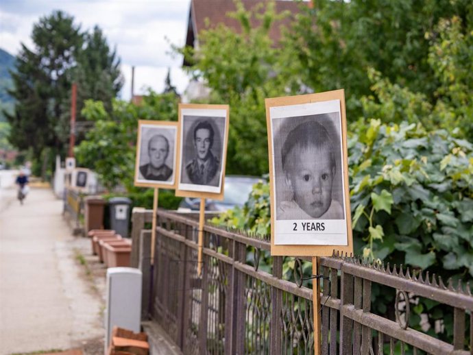 Archivo - Memorial en Srebrenica por las víctimas del genocidio de 1995 (imagen de archivo) 