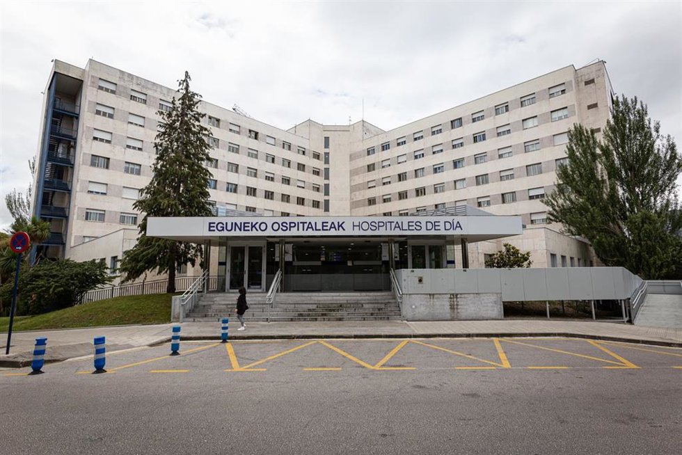 Archivo - Exterior del Hospital de Txagorritxu (Vitoria),