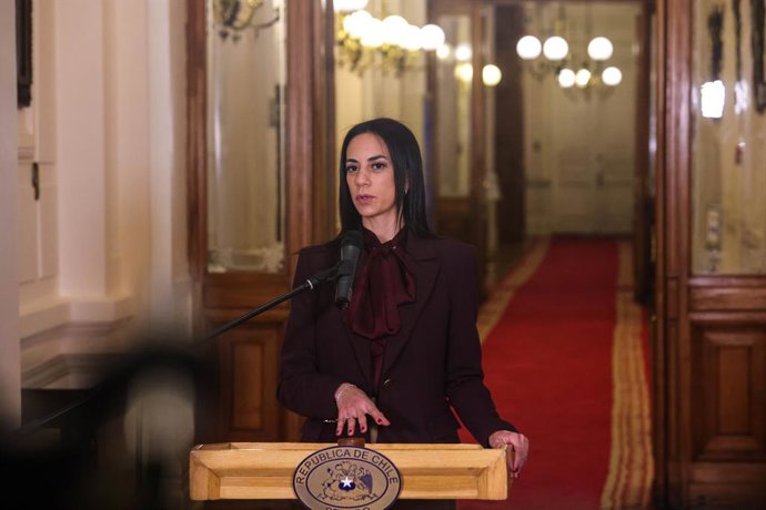 Santiago, 09 de Julio del 2026.  La senadora y presidenta del Senado, Paulina Núñez (RN), se encuentra actualmente liderando las negociaciones en el Congreso para destrabar la "mega reforma" o proyecto de Reconstrucción Nacional del gobierno.  Luis