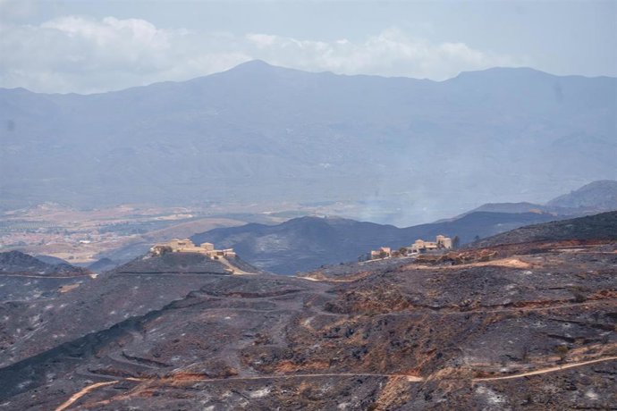 Imagen de la zona afectada por el paso del incendio de Los Gallardos. A 11 de julio de 2026 en Almería (Andalucía, España). Visita al Puesto de Mando Avanzado del incendio de Los Gallardos (Almería) del ministro de Presidencia, Justicia y Relaciones con l