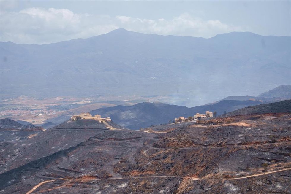 Imagen de la zona afectada por el paso del incendio de Los Gallardos. A 11 de julio de 2026 en Almería (Andalucía, España). Visita al Puesto de Mando Avanzado del incendio de Los Gallardos (Almería) del ministro de Presidencia, Justicia y Relaciones con l