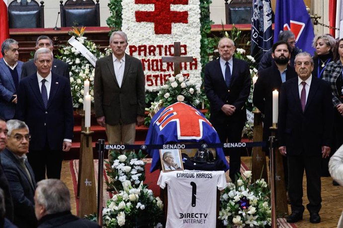 Santiago, 11 de julio de 2026.  Presidente de la Republica José Antonio Kast junto a los Ex Presidentes Eduardo Frei y Gabriel Boric realizan la guardia de honor   Velorio de Enrique Krauss en la Sede Santiago del Congreso Nacional y duelo nacional por 3