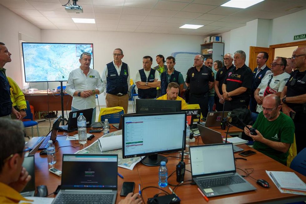 Imagen del Puesto de Mando Avanzado por el incendio en Los Gallardos. A 11 de julio de 2026, en Turre (Almería, España).  Puesto de Mando Avanzado establecido en Turre por el incendio de Los Gallardos, Almería, en presencia del consejero de Presidencia, E