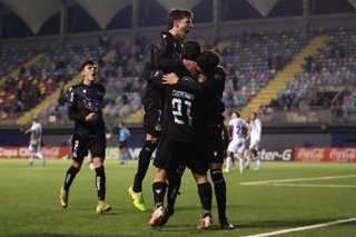iFutbol, Audax Italiano vs Palestino Fecha 2, Copa Chile 2026. El jugador de Audax Italiano Giovani Chiaverano, centro,ÊcelebraÊtras marcarÊsuÊgolÊcontra Palestino  durante el partido de la Copa Chile realizado en el estadio Bicentenario de La Florida