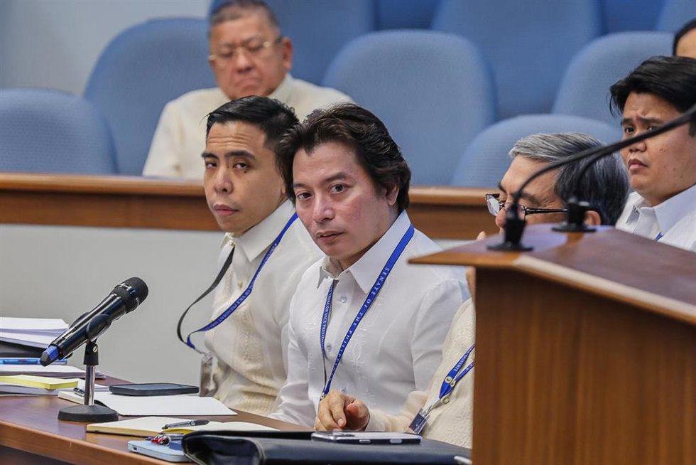 Archivo - Se ve a los miembros del equipo de defensa de la vicepresidenta filipina Sara Duterte en el interior de la sala del juicio político, al inicio del proceso de destitución contra la vicepresidenta filipina Sara Duterte en el Senado de Filipinas