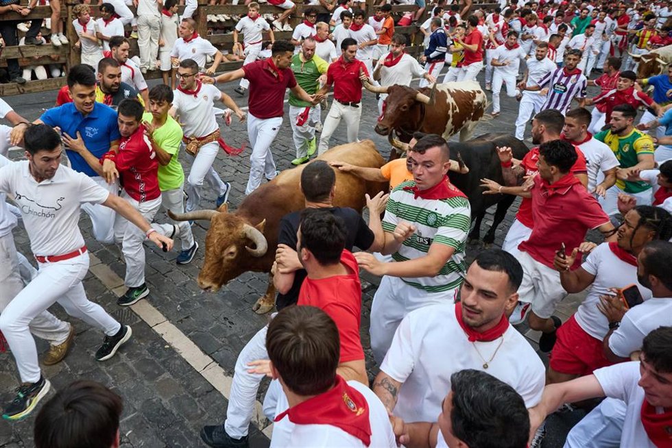 Sexto encierro de los Sanfermines 2026 con toros de La Palmosilla.