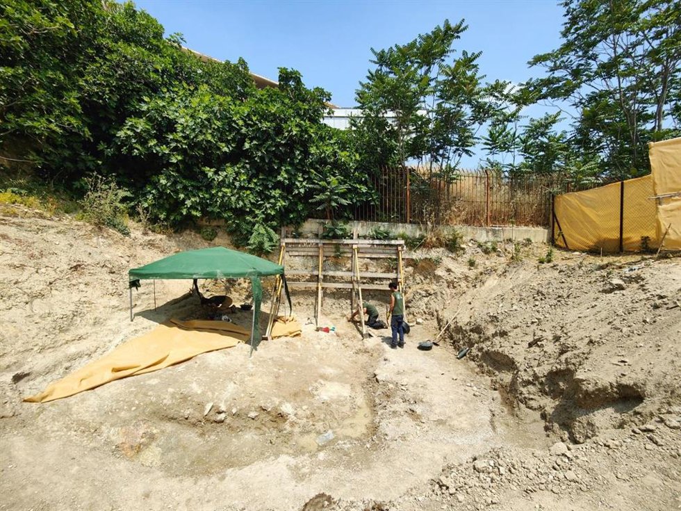 Trabajos de excavación para la localización de la fosa 548