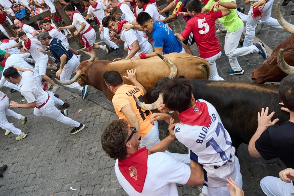 Sexto encierro de los Sanfermines de 2026 con toros de la ganadería de La Palmosilla.