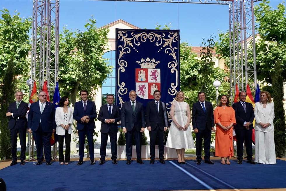 VÍDEO.- Los diez consejeros y dos vicepresidentes de la Junta optan por jurar sus cargos en el acto de toma de posesión