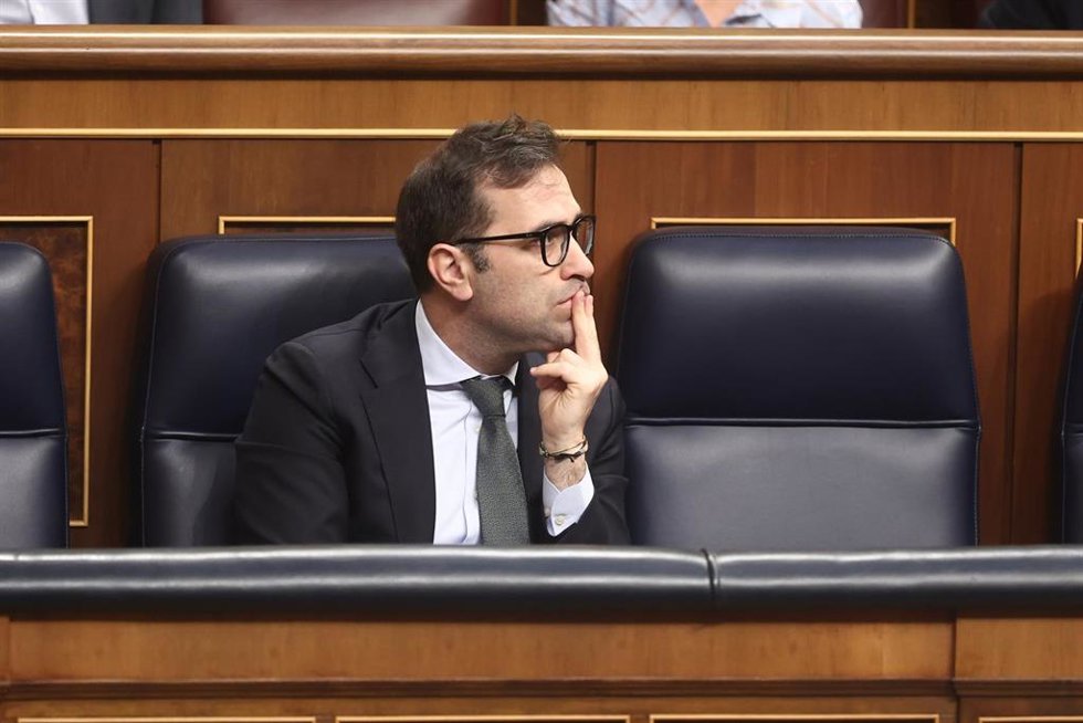 Archivo - El vicepresidente primero del Gobierno y ministro de Economía, Carlos Cuerpo, durante una sesión plenaria en el Congreso de los Diputados, a 27 de mayo de 2026, en Madrid (España). 