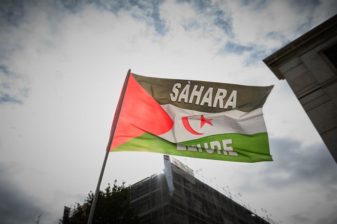 Archivo - Arquivo - Uma bandeira durante uma manifestação em apoio ao Saara Ocidental
