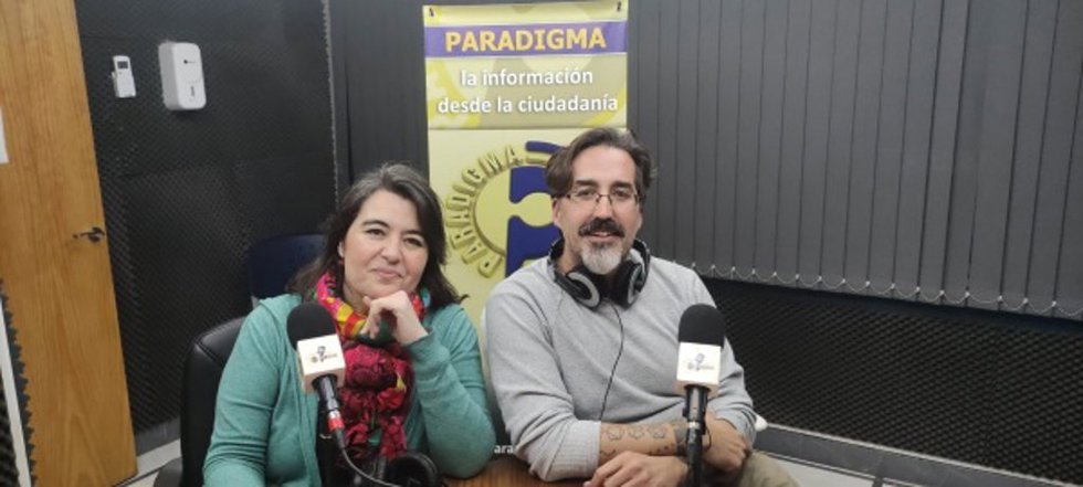 Los profesores de la Facultad de Ciencias de la Educación y Psicología de la Universidad de Córdoba Manuel Mora y Alicia Jurado, responsables del podcast de divulgación 'Ciencia Radiante'.