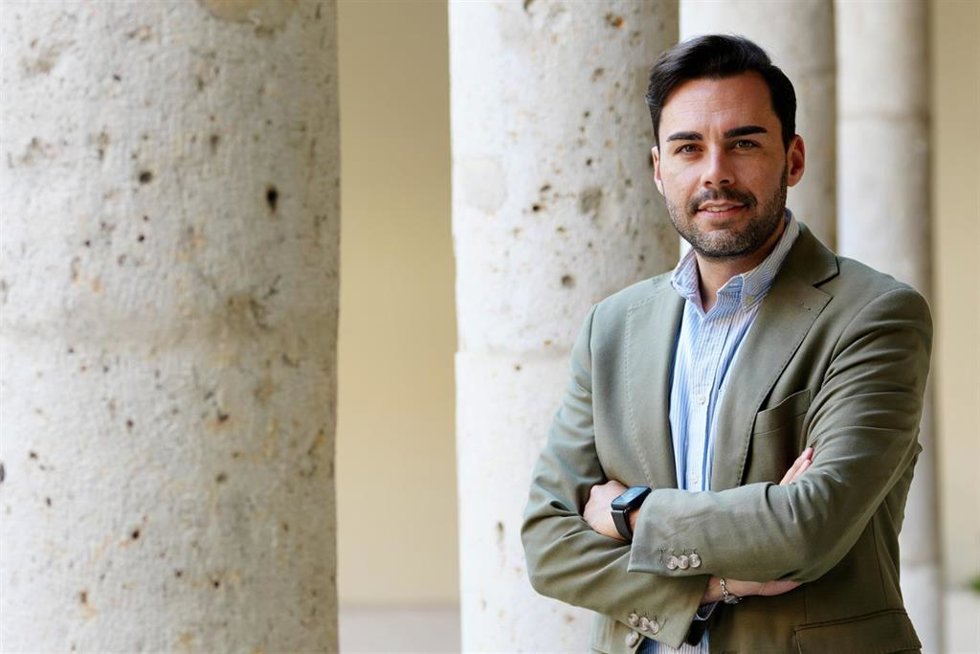 El Diputado del Área de Empleo, Desarrollo Económico y Reto Demográfico, Roberto Migallón, en el Palacio Pimentel de Valladolid