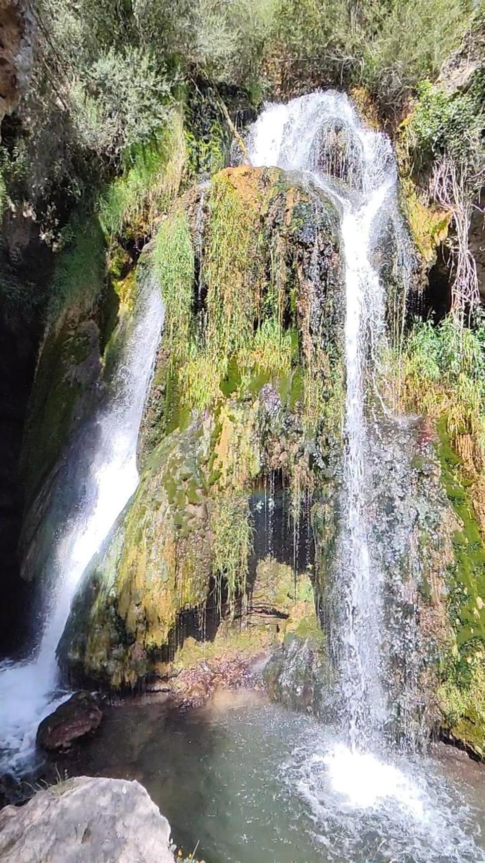 Un pequeño salto de agua en la provincia de Teruel.