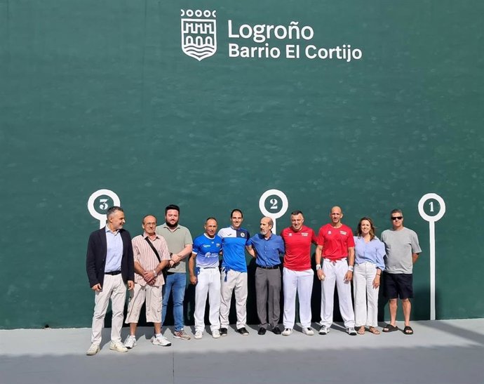 El Cortijo inaugura su frontón tras la rehabilitación de la instalación