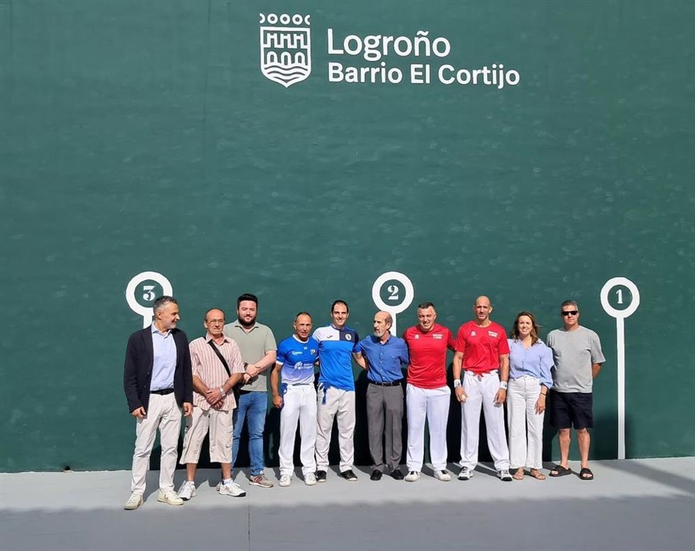 El Cortijo inaugura su frontón tras la rehabilitación de la instalación