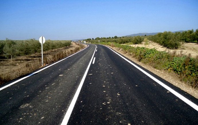 Archivo - Carretera de la provincia de Sevilla. Archivo.