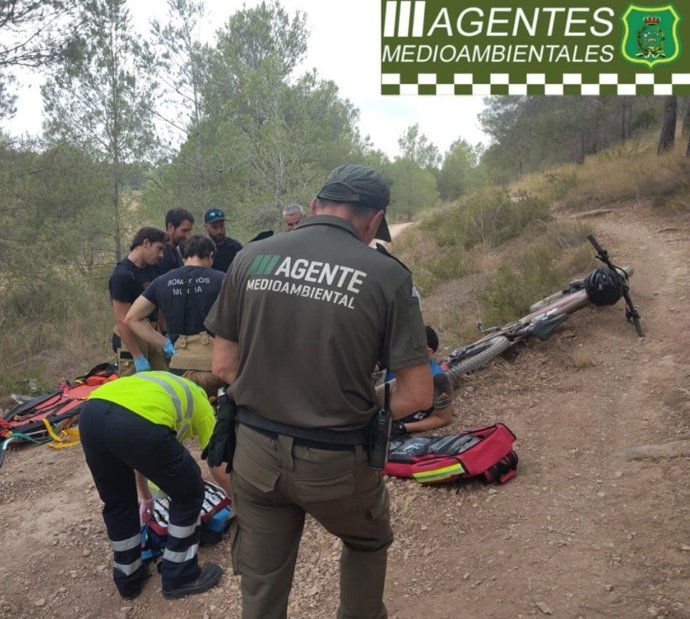 Servicios de emergencias atienden al ciclista herido
