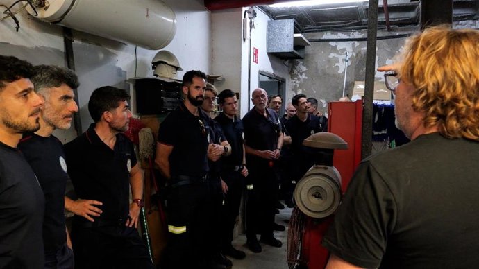 Bomberos del Ayuntamiento de Sevilla en el Teatro de la Maestranza.