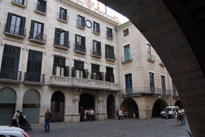 Archivo - Fachada del Ayuntamiento de Girona